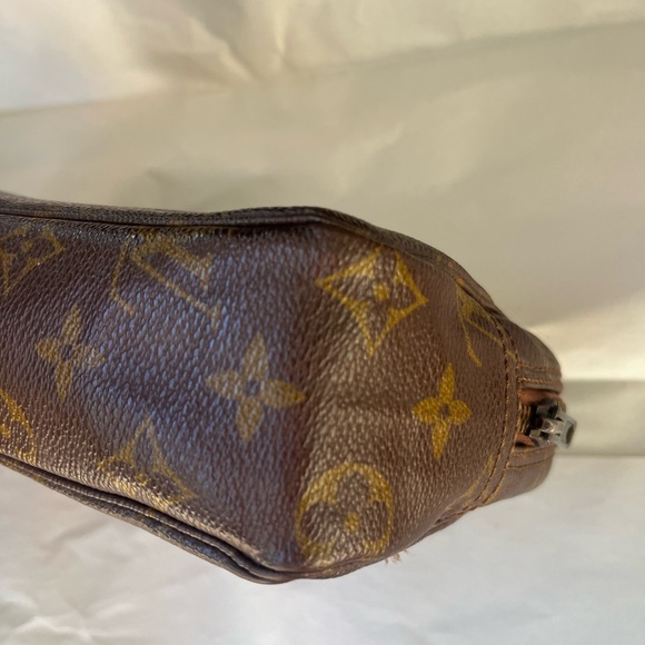 Louis Vuitton Monogram Trousse Toilette 23 w/Shopping Tote - Picture 9 of 16